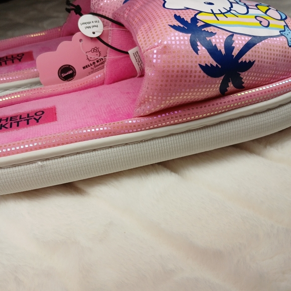 Hello Kitty Pink Slippers Women’s M (7–8) | NWT - Picture 5 of 5